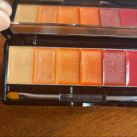 Avon 8 in 1 Lip Palette Natural Ribbons - Picture 4 of 10